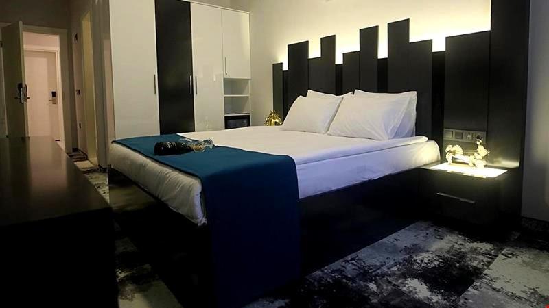 Plaza Hotel Измир Екстериор снимка
